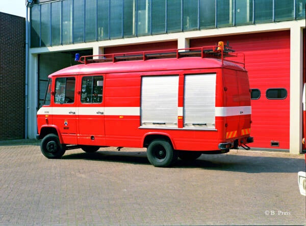 Kenteken: DB-25-83 Roepnummer: 671 Type voertuig: HV-2 / PM8 Merk &amp; Type: Mercedes Benz LF408G35 Opbouw: Bouwjaar: 1973 In dienst: 1988 Uit dienst: 2000. Overgenomen van Nederlandse Spoorwegen  