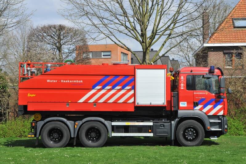 Kenteken: BR-DZ-22 Roepnummer: WT868 > 23-4484 Type voertuig: HA Merk &amp; Type: MAN 26.350FDC[TG-A] Opbouw: Leebur Bouwjaar: 2005 In dienst: 2005 Uit dienst: 2020.   Regionaal voertuig. Naar regio Limburg-Noord Beheer 