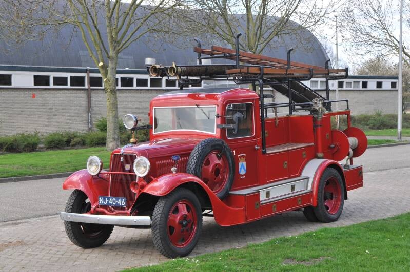 Kenteken: P-3264 > NJ-40-46 Roepnummer: AS1 Type voertuig: AS6 LD2000 Merk &amp; Type: Ford V8 Opbouw: Gijsbertsen-Kronenburg Bouwjaar: 1934 In dienst: 1934 Uit dienst: 19... Museumobject, bezit brandweer Weert. 