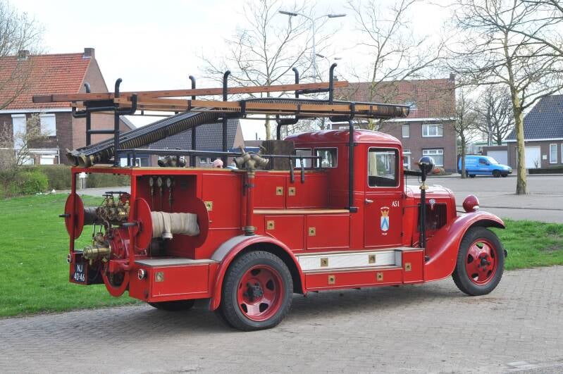 Kenteken: P-3264 > NJ-40-46 Roepnummer: AS1 Type voertuig: AS6 LD2000 Merk &amp; Type: Ford V8 Opbouw: Gijsbertsen-Kronenburg Bouwjaar: 1934 In dienst: 1934 Uit dienst: 19... Museumobject, bezit brandweer Weert. 