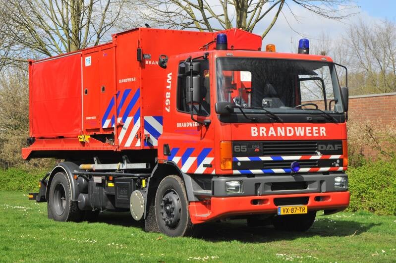 Kenteken: VX-87-TR Roepnummer: WT867 Type voertuig: HA Merk &amp; Type: DAF FA65.210NC400 Opbouw: Leebur Bouwjaar: 1993 In dienst: 1993 Uit dienst: 2012.  Regionaal BiZa voertuig.
