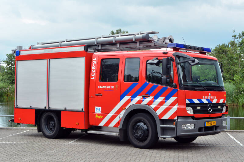 Kenteken: BT-NL-77 Roepnummer: 442 > 16-9231 Type voertuig: TS8 LD3000 HD265 T1500 Merk &amp; Type: Mercedes Benz 1426F..[Atego] Opbouw: Ziegler Brandweertechniek Bouwjaar: 2007 In dienst: 2007 Uit dienst: 2011
