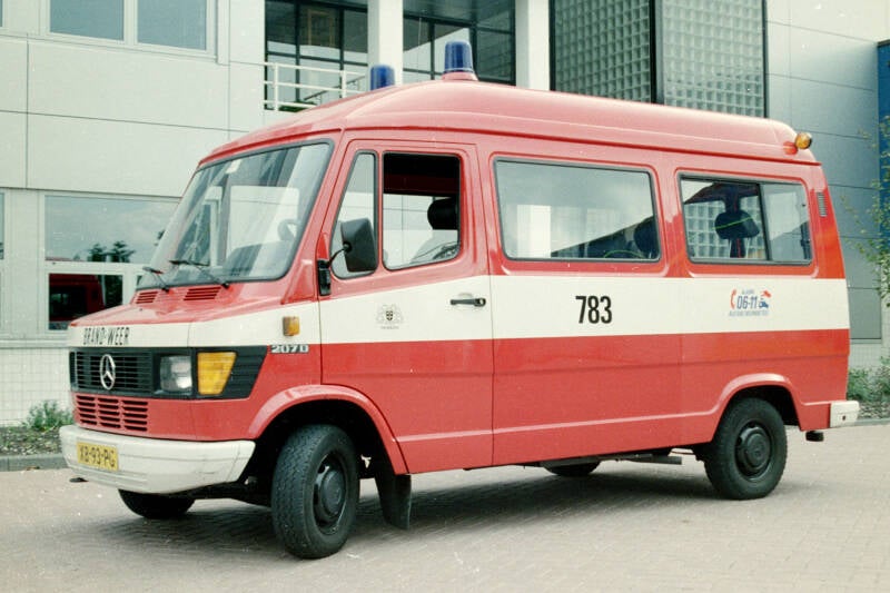 Kenteken: XB-93-PG Roepnummer: 783 Type voertuig: DB Merk &amp; Type: Mercedes Benz 207D30-Combi Opbouw: Bouwjaar: 1989 In dienst: 1989 Uit dienst: 2002