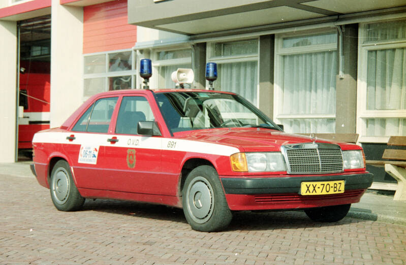 Kenteken: XX-70-BZ Roepnummer: 891 > 690 Type voertuig: DA-OD Merk &amp; Type: Mercedes Benz 190D Opbouw: Bouwjaar: 1989 In dienst: 1989 Uit dienst: 1995