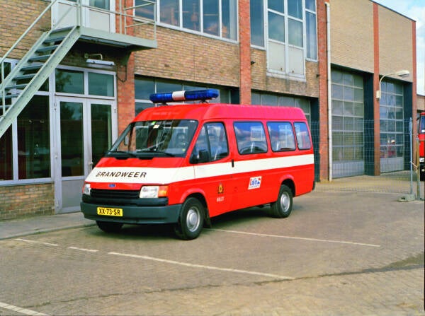 Kenteken: XX-73-SR Roepnummer: 5702 Type voertuig: DB9 Merk &amp; Type: Ford Transit 100LD-Combi Opbouw: Bouwjaar: 1989 In dienst: 1989 Uit dienst: 2003