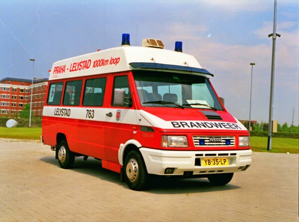 Kenteken: YB-35-LP Roepnummer: 663 > 763 Type voertuig: DB9 Merk &amp; Type: Iveco Daily 30.8 Opbouw: Mucar Bouwjaar: 1990 In dienst: 1990 Uit dienst: 1995