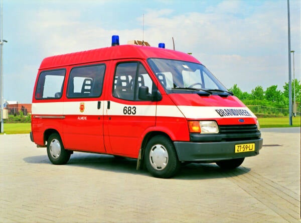 Kenteken: ZT-59-LJ Roepnummer: 96-683 Type voertuig: DB-K Merk &amp; Type: Ford Transit 100D-Combi Opbouw: Bouwjaar: 1991 In dienst: 1991 Uit dienst: 2001