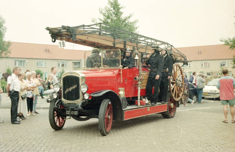 Kenteken: GZ-59441 > ZZ-10-27 Roepnummer: AS2 Type voertuig: AS6 LD2000 [WL-18] Merk &amp; Type: Magirus 3G1S Opbouw: Geesink-Magirus Bouwjaar: 1921 In dienst: 1926 Uit dienst: 1957