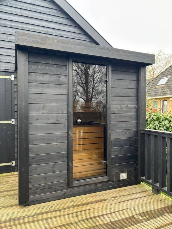 OLUFSEN buiten sauna Fins Grenen hout black serie