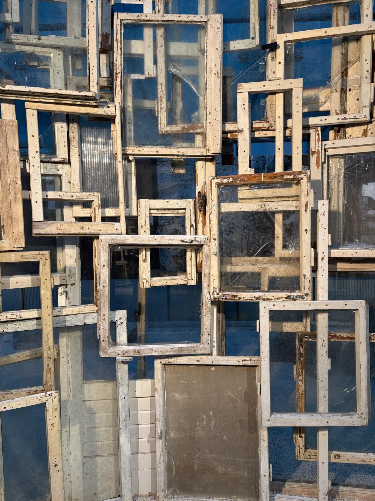 opera di Chiharu Shiota