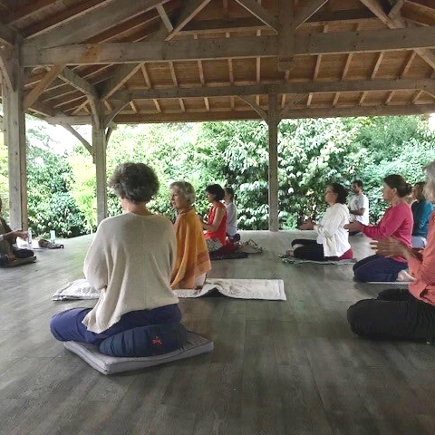 séance de dao yin assis