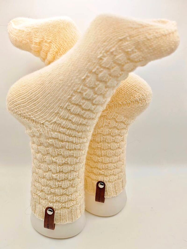 Handgestrickte Wollsocken Cremezauber – Größe 38/39