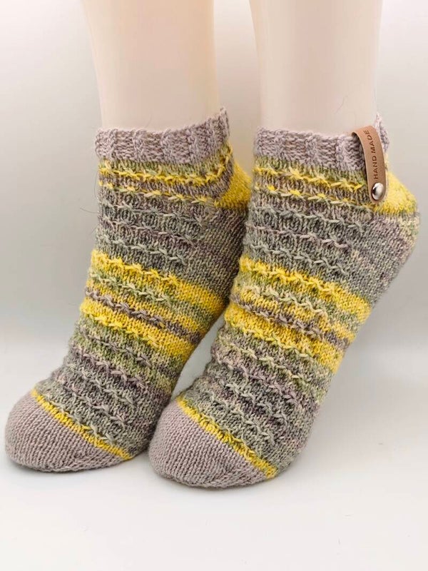 Handgestrickte Sneaker Socken Wiesenlicht – Größe 38/39