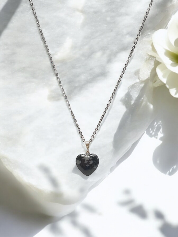 Pendentif coeur 15mm obsidienne neige A + chaine en acier inoxydable