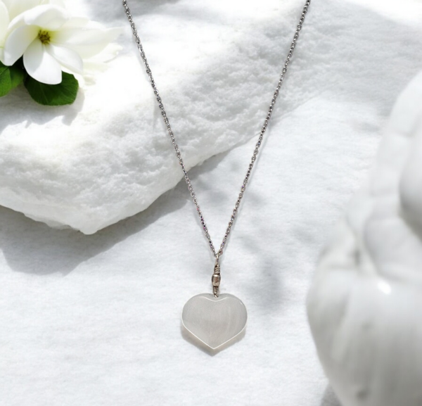 Pendentif coeur 25mm sélénite A+ + chaine en acier inoxydable