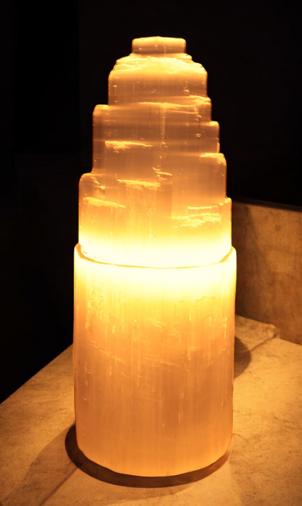 Lampe en sélénite A+ montagne 20cm