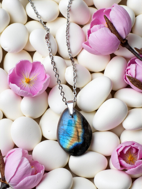 Pendentif en labradorite sur chaîne en acier inoxydable N°22