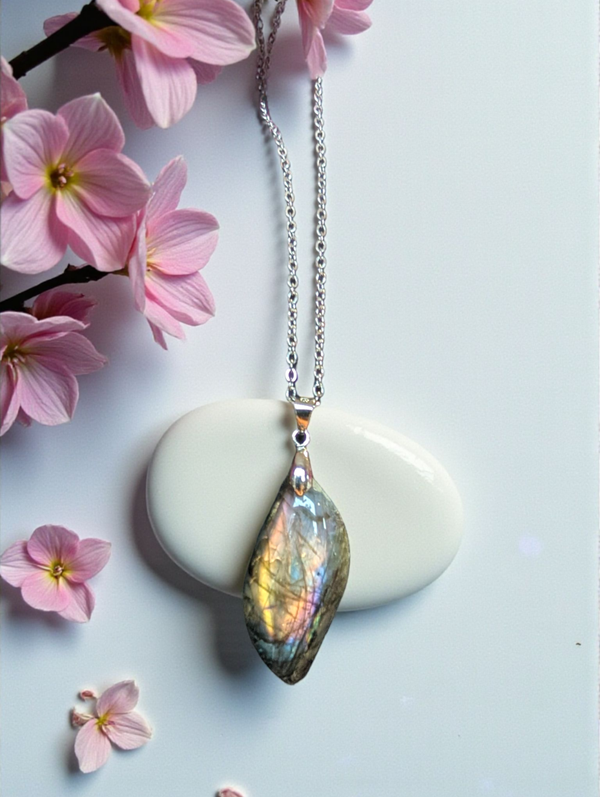 Pendentif en labradorite spectrolite sur chaîne en acier inoxydable N°6
