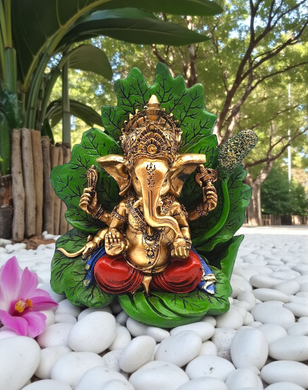 Statue Ganesh sur feuille