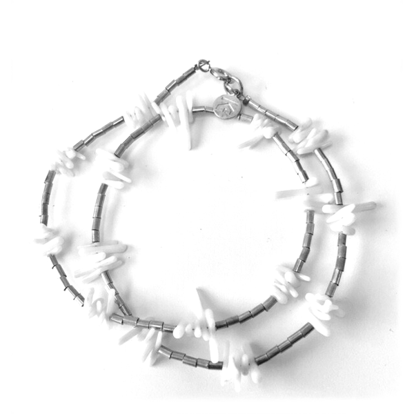 Wit koraal met zilverkraaltjes VERKOCHT