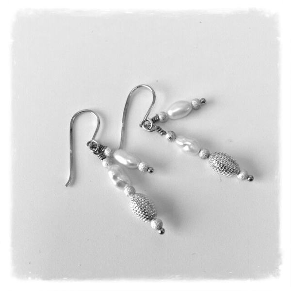 Wilde parel oorhangertjes