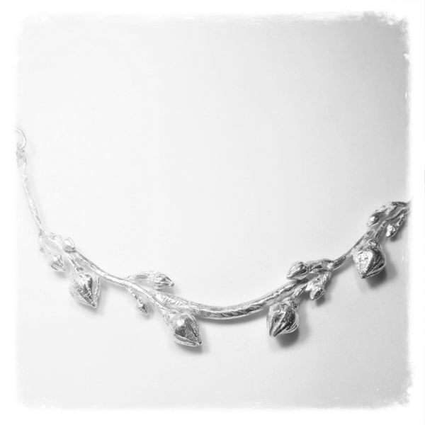 Halssnoer met rozenknopjes 55 cm (kan op bestelling opnieuw gesmeed worden)