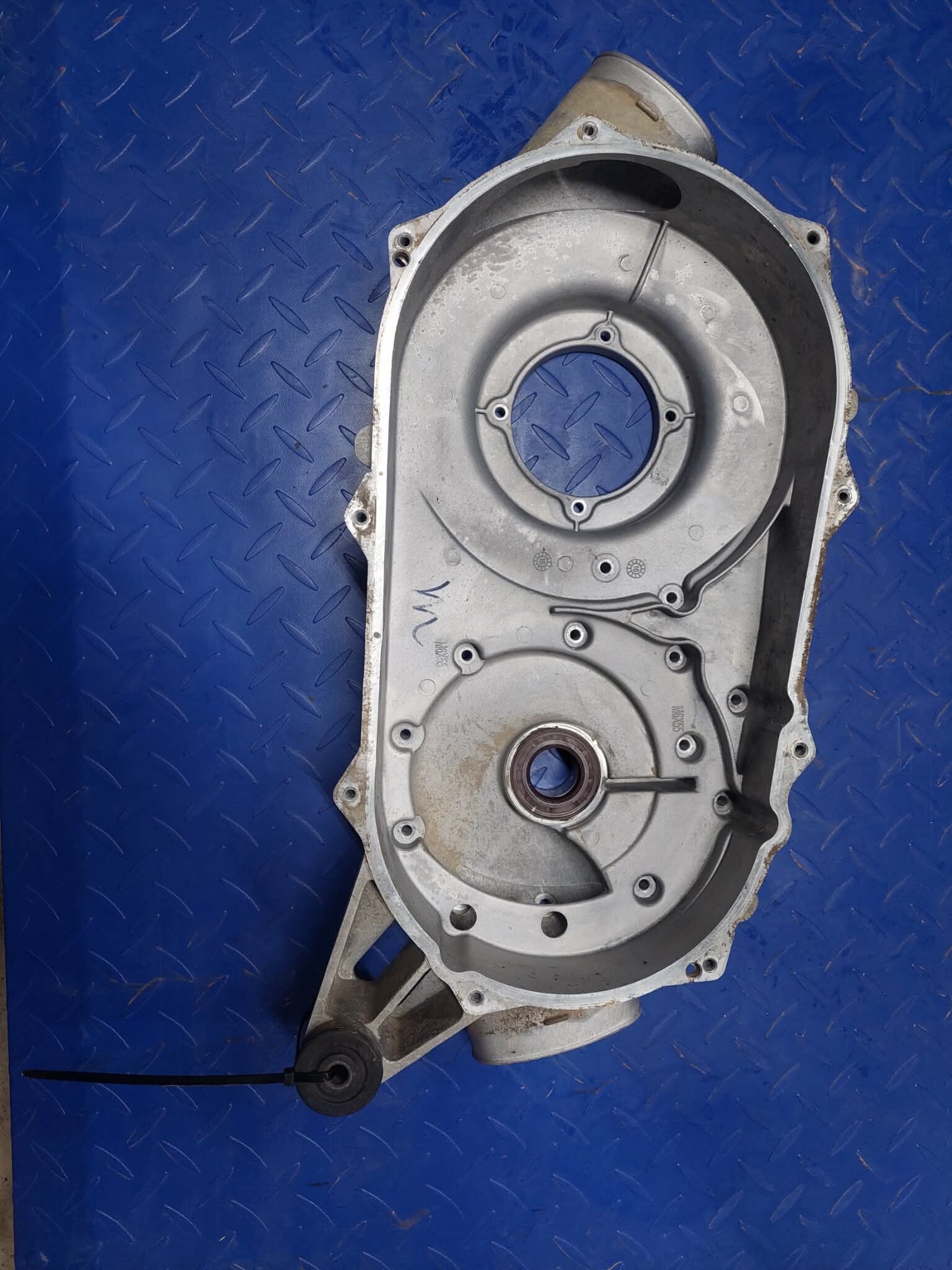 0JWA-013100	CVT CASE COMP.