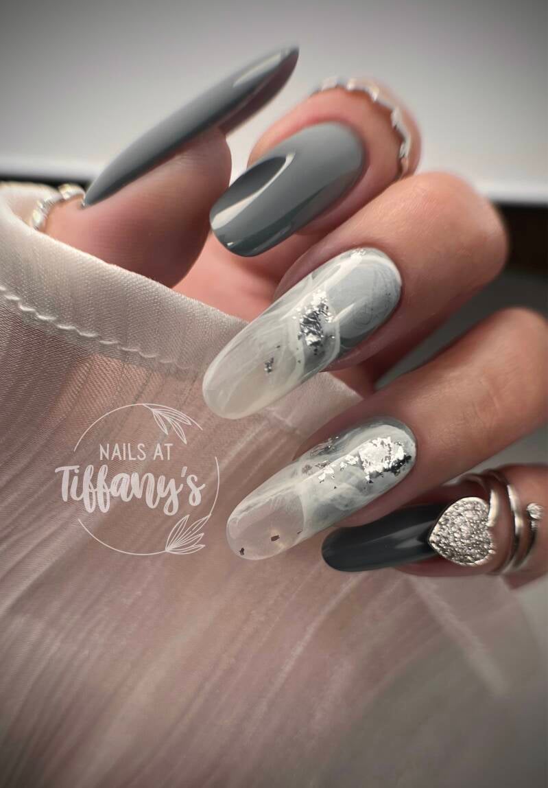 Grijze nagels