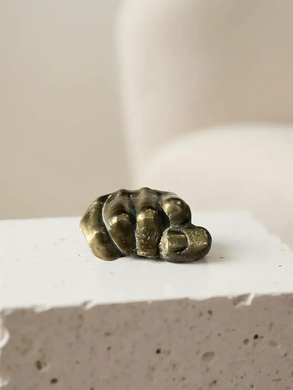 Messing sculptuur hand