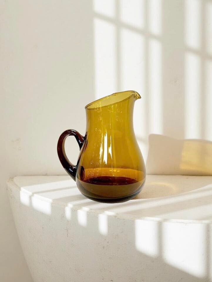 Mondgeblazen amberglas schenkkan