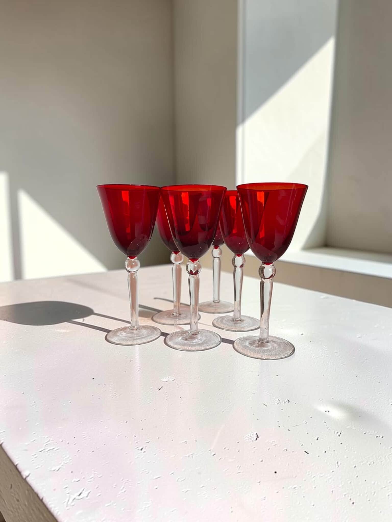 Set - 6 wijn/champagneglazen robijnrood handgeblazen glas - 1960's