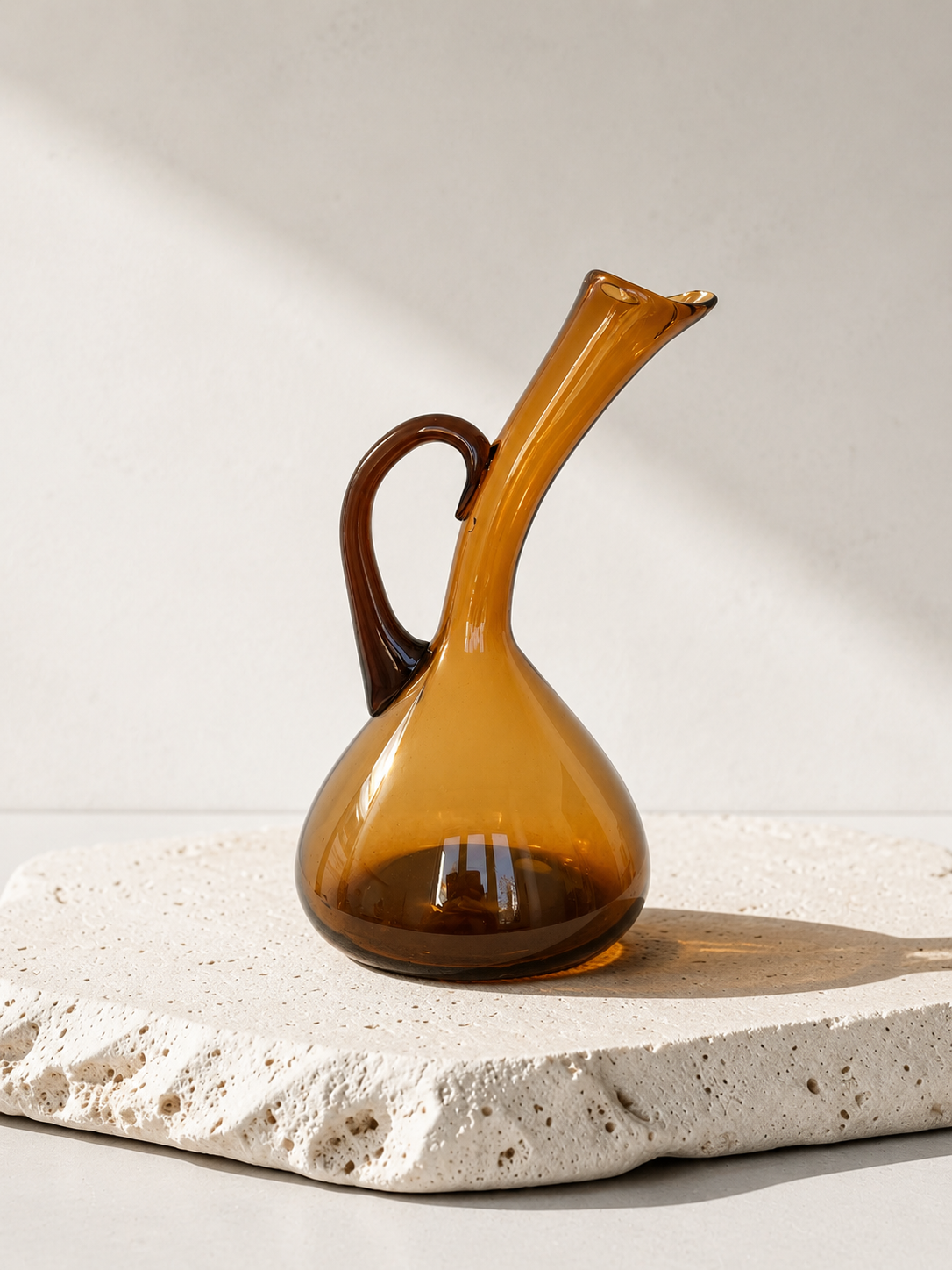 Karaf mondgeblazen glas amber - 1968