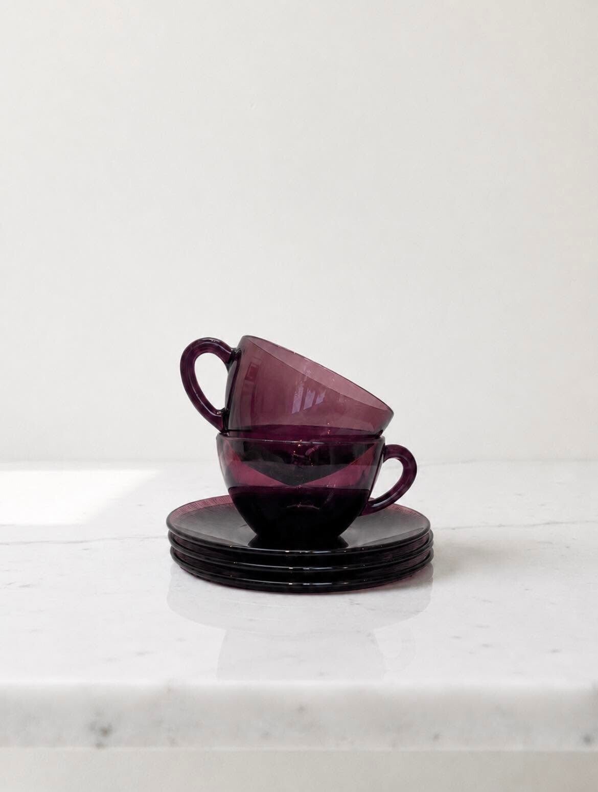 Set - 2 kopjes, 4 bordjes glas ametist - 1960's