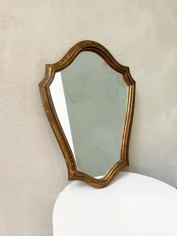 Goudkeurige antiek spiegel