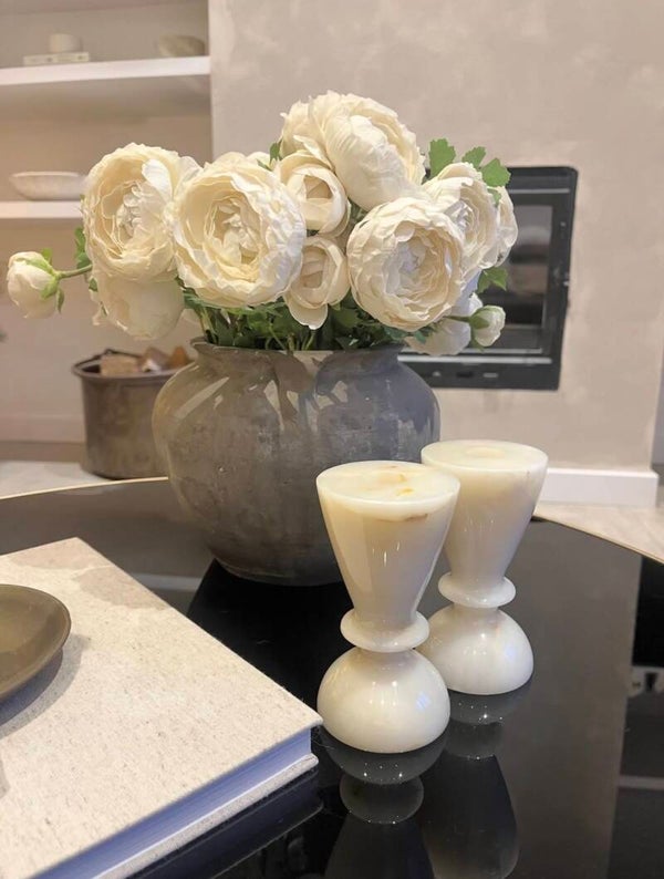 Set - 2 alabaster beige kandelaars