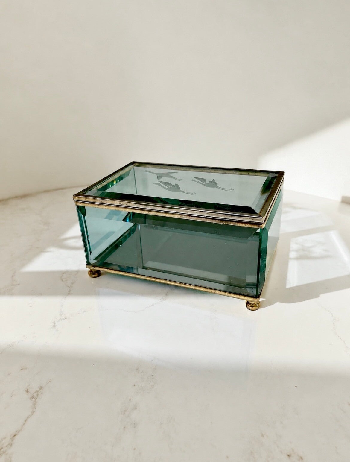 Doosje vogelmotief geslepen glas en messing - 1974–1977