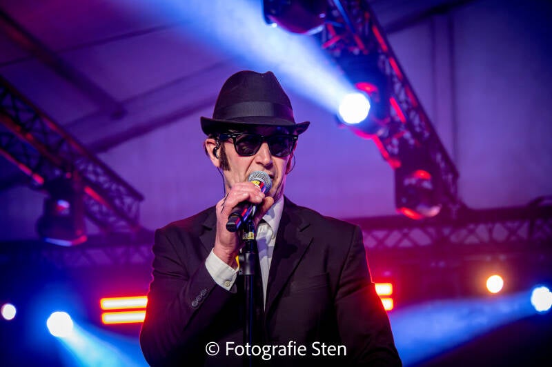 s23_1588-standard.jpg