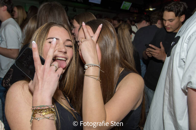 s23_3069-standard.jpg