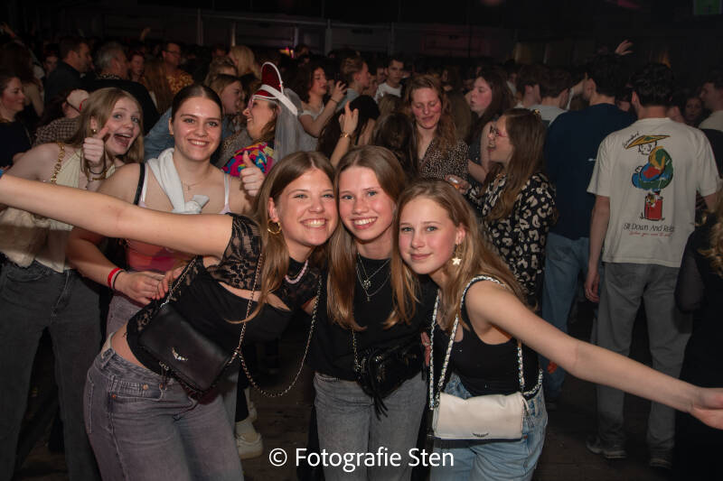 s23_3153-standard.jpg