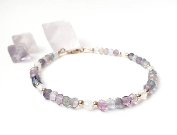 Fluoriet met regenboogmaansteen en gold filled slotje