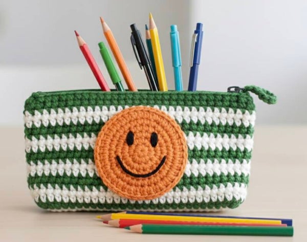 Haakpatroon etui met bredere bodem en lachebekje