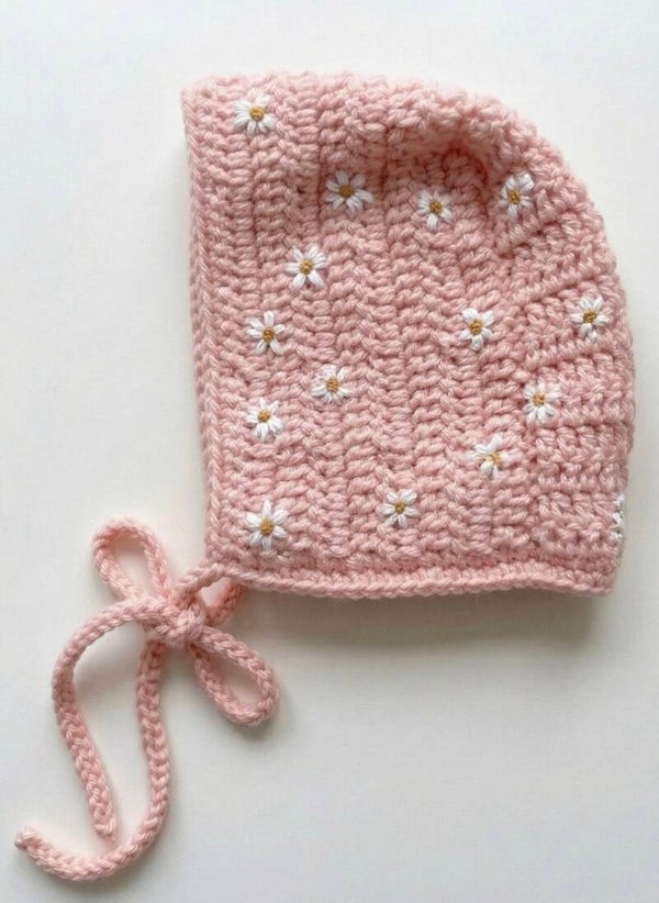 Haakpatroon babymutsje met bloemetjes