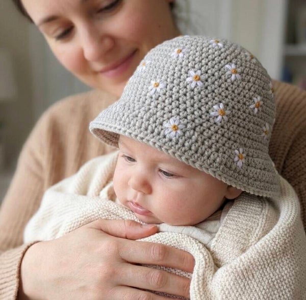 Haakpatroon baby/peuter/kleuterhoed met bloemetjes