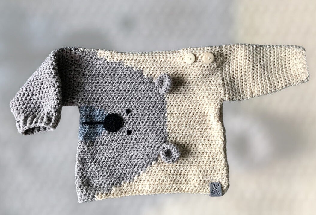 Haakpatroon baby- en kindertruitje met bruine beer