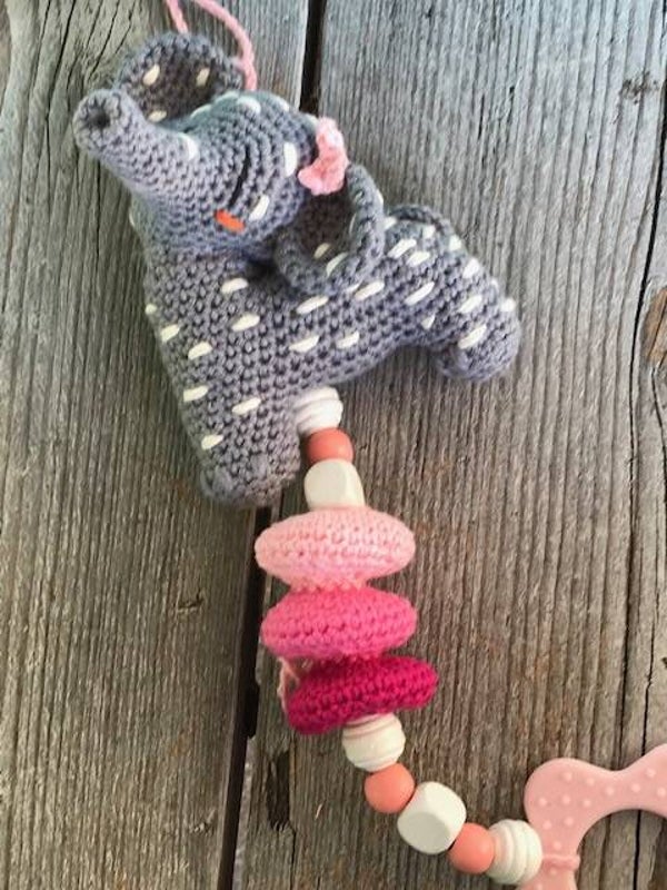 Haakpatroon slaapkop olifant kinderwagenhanger
