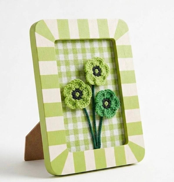 Haak/werkbeschrijving voor een vrolijk lijstje met bloemen