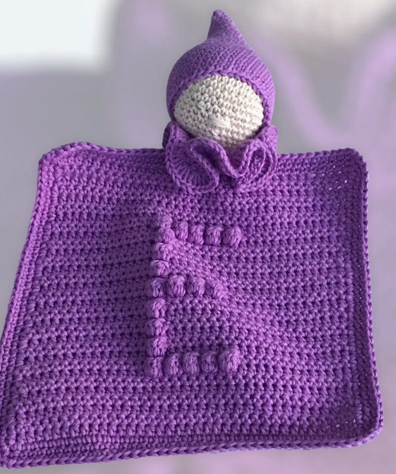 Haakpatroon tutteldoekje/popje met naamletter