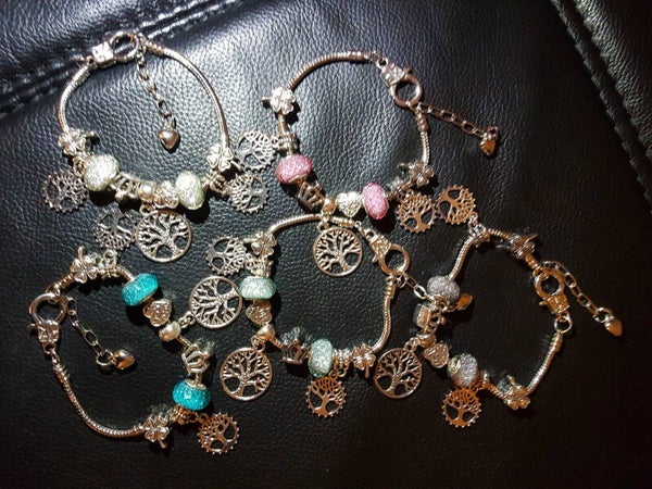 De pandora armbanden zijn nikkelvrij en in de lengte verstelbaar.