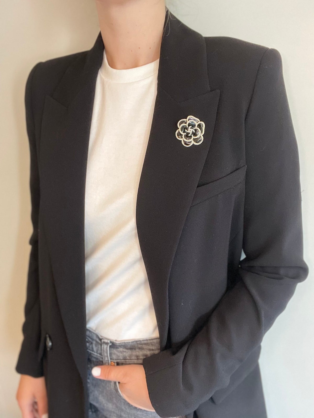 NULLUS CAMELLIA LAPEL BROOCH 駆け寄っ LONG COAT