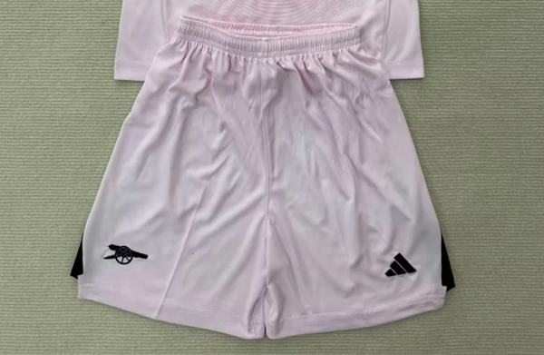 Arsenal 2025/2026 Pink Goalkeeper Shorts - Adults Small to 2XL